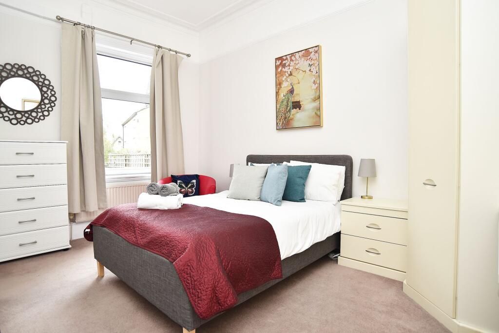 Bedroom · garnet